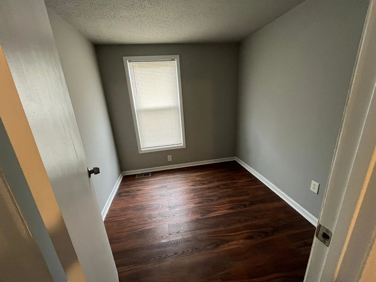 Spacious 3-Bedroom Townhome Newly Renovated & Move-In Ready! ** Voucher Holders Only** — Photo 4