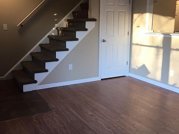 4th image of 611 Canterbury Ln