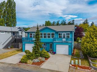 1086 Landing Cir, Oak Harbor, WA 98277