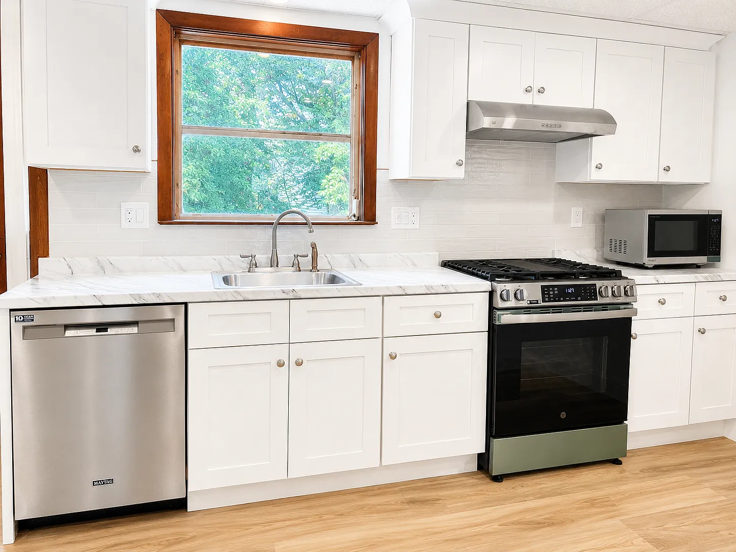 4 bed, 1.5 bath, 1850 sqft, $4,850 — Photo 3