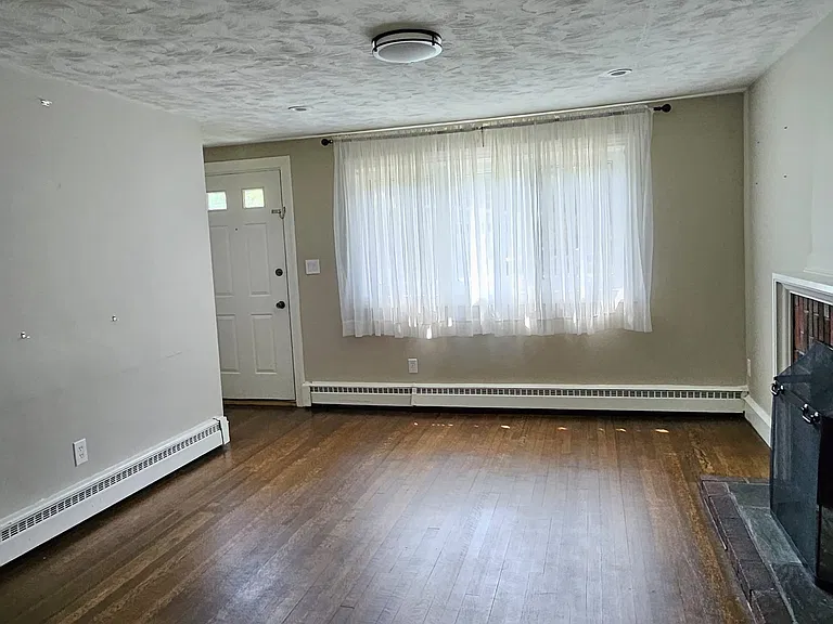 354 East St — Photo 7