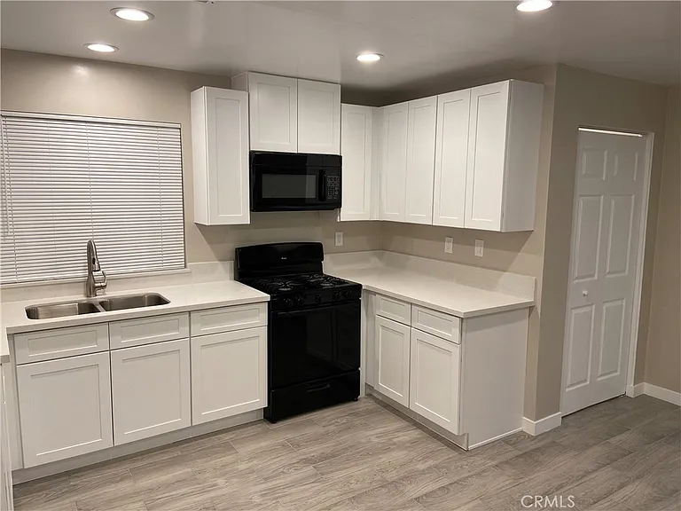 1548 N Lassen Ave — Photo 5