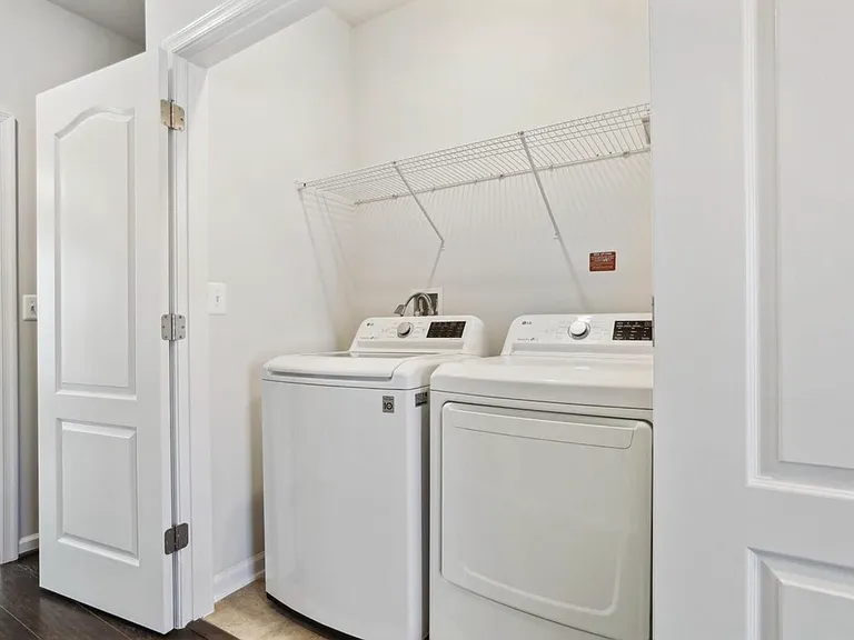 8329 Meadowood Dr — Photo 2