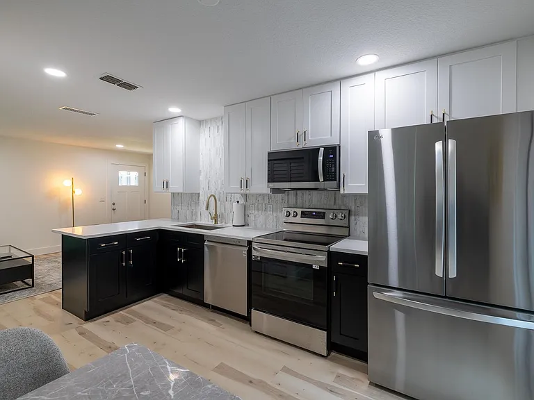 6407 S Adelia Ave #B — Photo 5