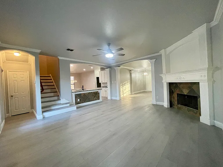 813 Lake Forest Trl — Photo 8