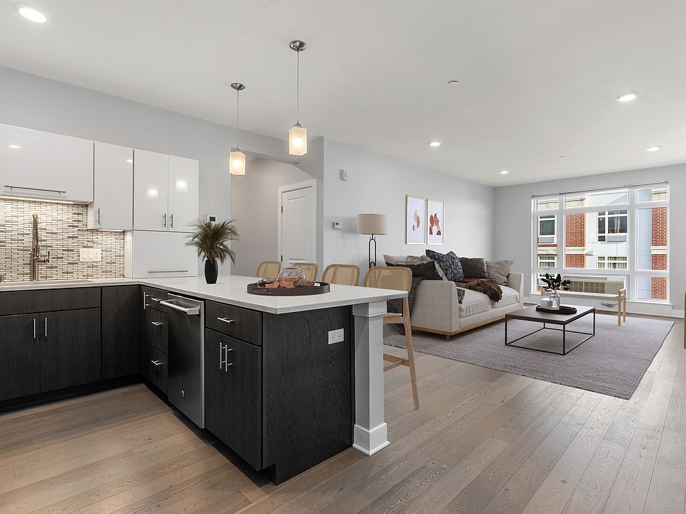 1st image of 18 Cliveden St #504
