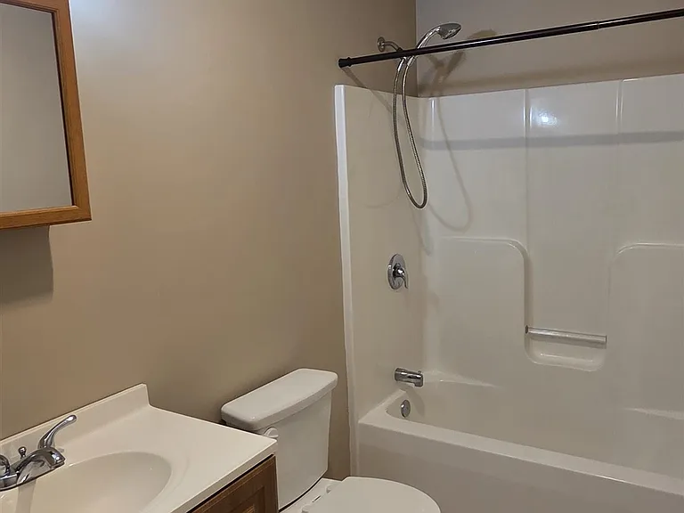 43 Beatrice St #B — Photo 8