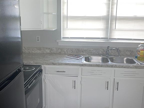 2nd image of 1115 Orangewood Ave
