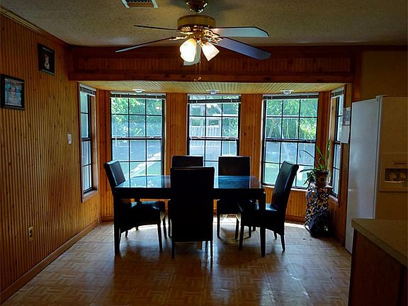 Breakfast Area with Bay Window