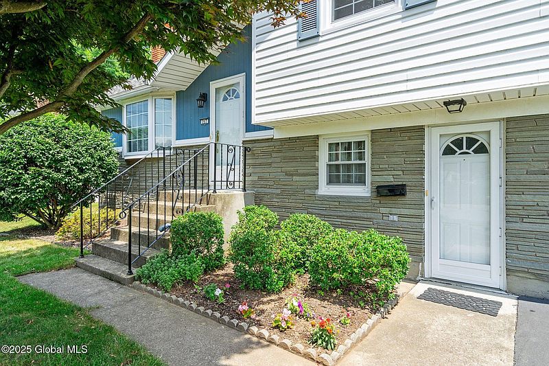 4th image of 257 Mercer Avenue