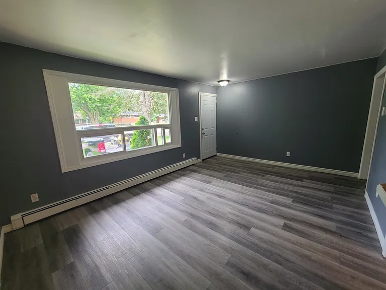 669 Victoria St #1 — Photo 2