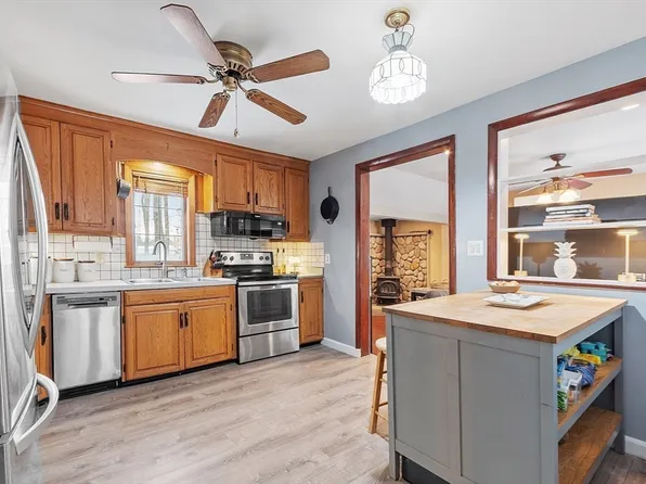 9 Park Ave, Tewksbury, MA 01876