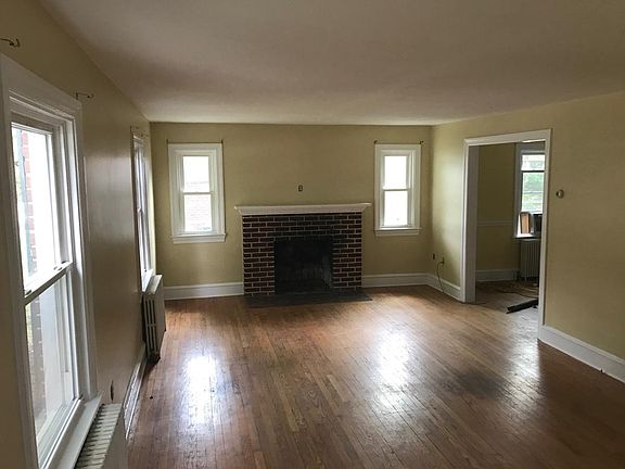 4th image of 209 E Park Pl