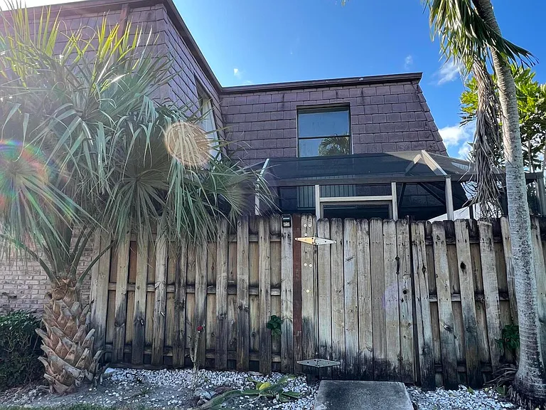 7482 Courtyard Run E #E — Photo 1