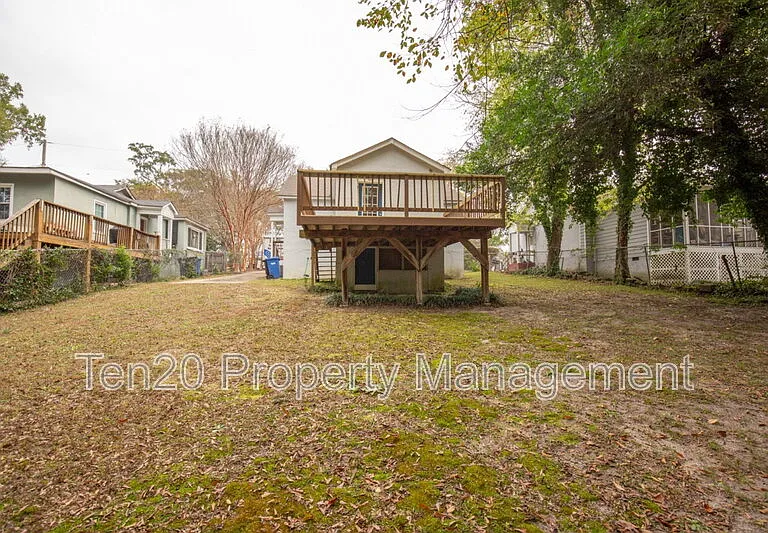 3909 Crestview Dr — Photo 17