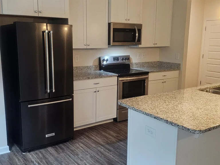 110 Kaitlyn Cir — Photo 10