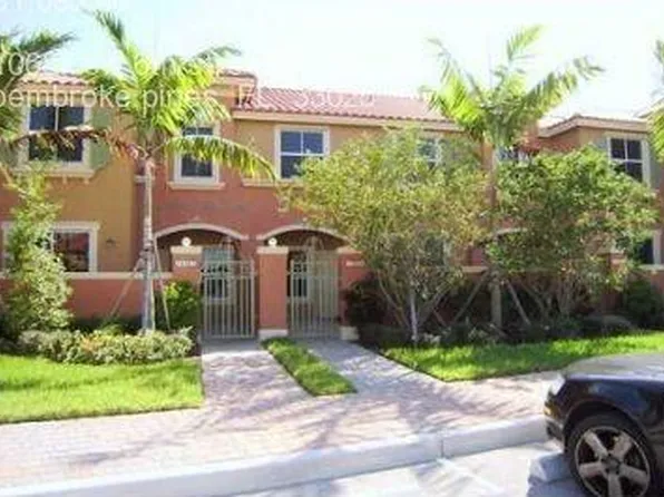 10687 SW 6th St, Pembroke Pines, FL 33025