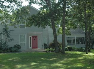 15 Foxboro Rd, Hampton Bays, NY 11946