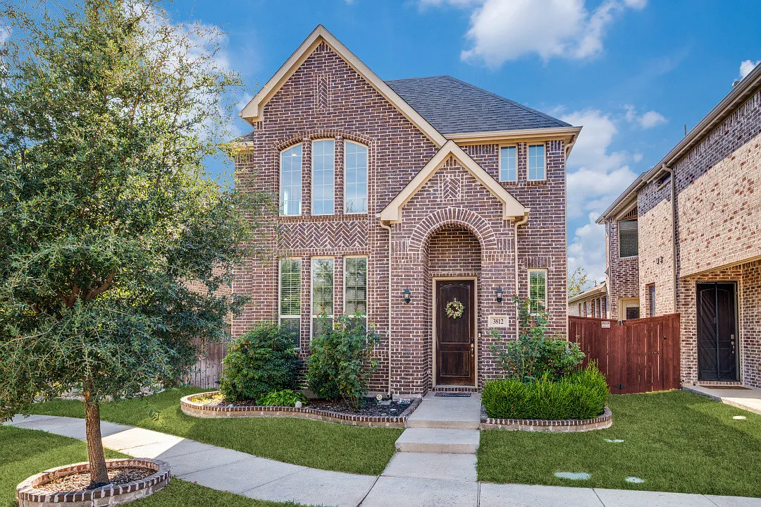 3 bed, 2.5 bath, 2033 sqft, $2,590 — Photo 1