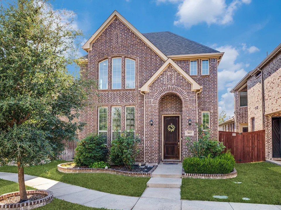 3812 Cliffstone Way
