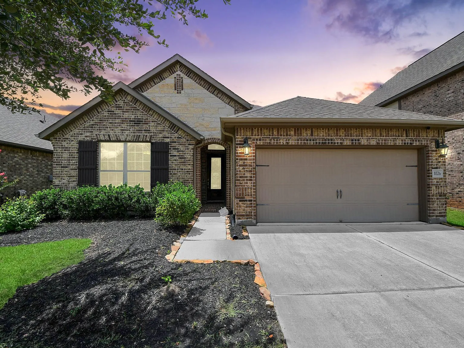 4 bed, 3.0 bath, 2468 sqft, $3,000 — Photo 1