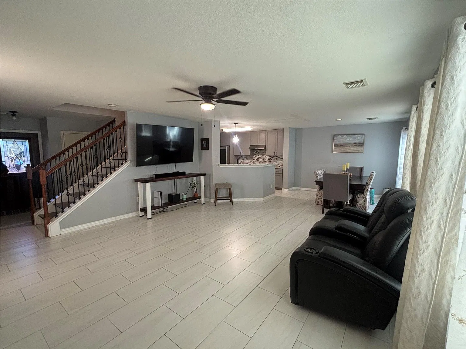 3 bed, 2.5 bath, 1728 sqft, $1,950 — Photo 2