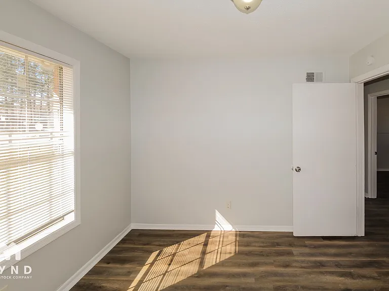 6150 Devon Cir — Photo 9
