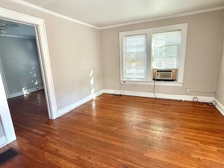 380 6th St NE #7 — Photo 2