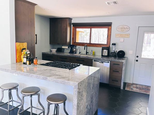 390 Lodge Dr