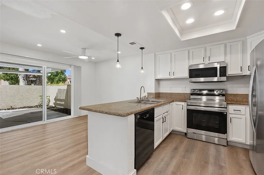3 bed, 1413 sqft, $6,000 — Photo 4