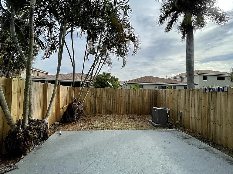 20511 NW 15th Ave #4 — Photo 22