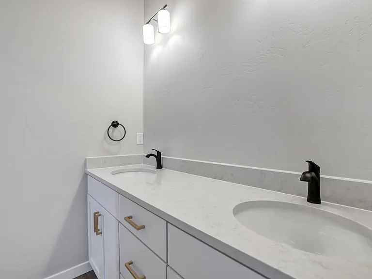 533 Irene St — Photo 31