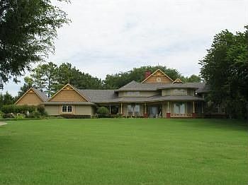 2nd image of 2417 Oakcrest Dr