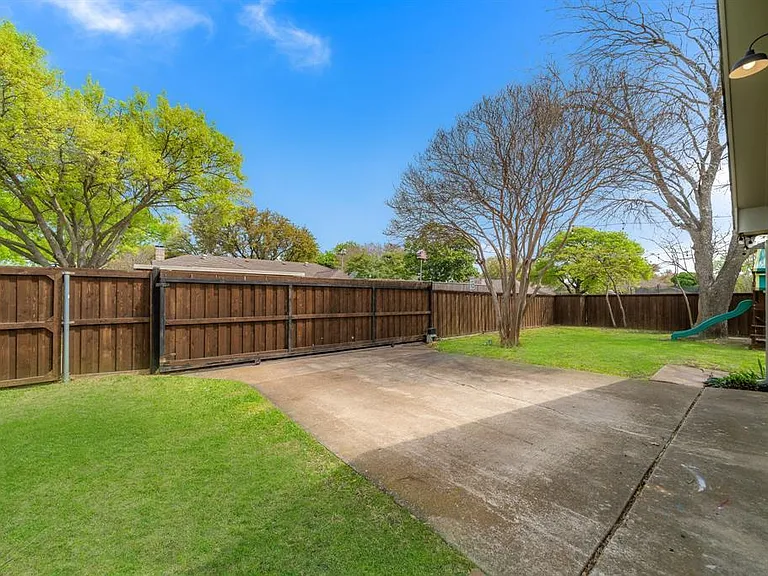 1601 Windsong Trl — Photo 33