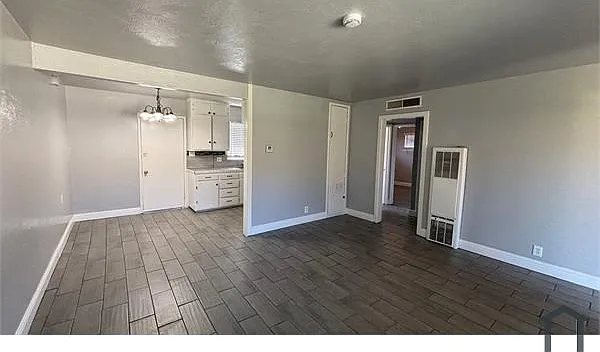 2 bed, 784 sqft, $1,600 — Photo 2