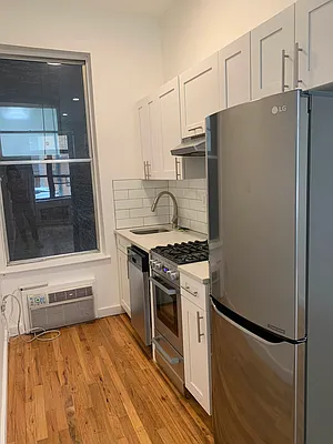 Rented by Salon Realty Corp | media 17