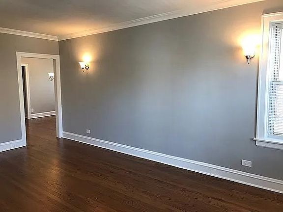 3rd image of 5758 N Maplewood Ave #1