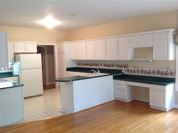 4th image of 1800 Northwoods Ln