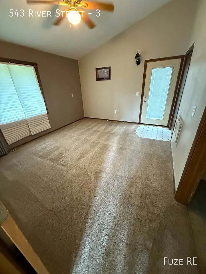 Charming 2-Bed, 2-Bath Retreat in Taylors Falls! Available Now! — Photo 4