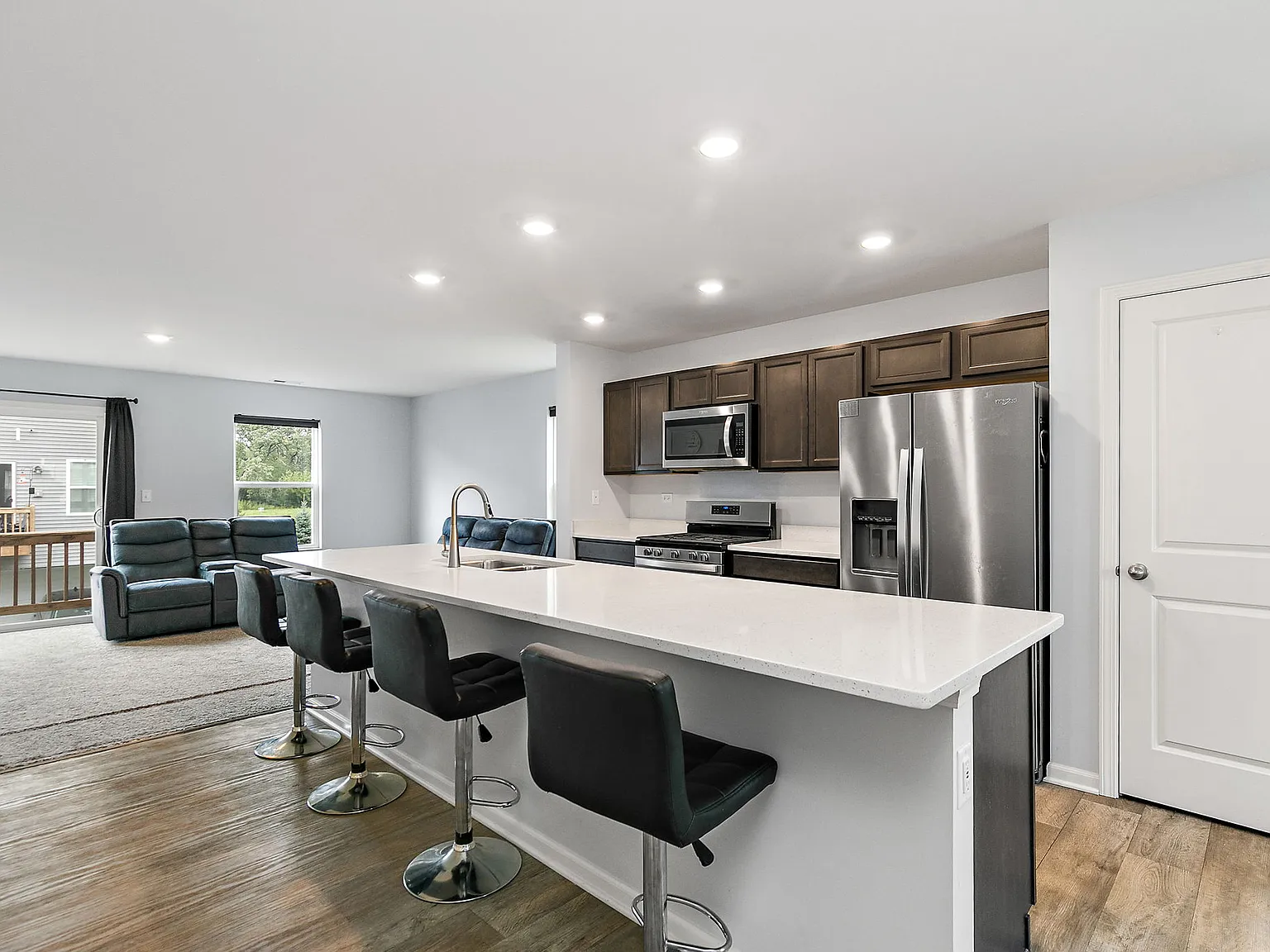 3 bed, 2.5 bath, 1756 sqft, $2,650 — Photo 3