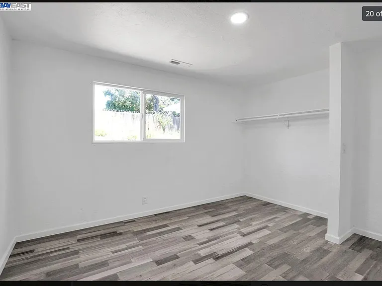 1146 Lewis Ave — Photo 18