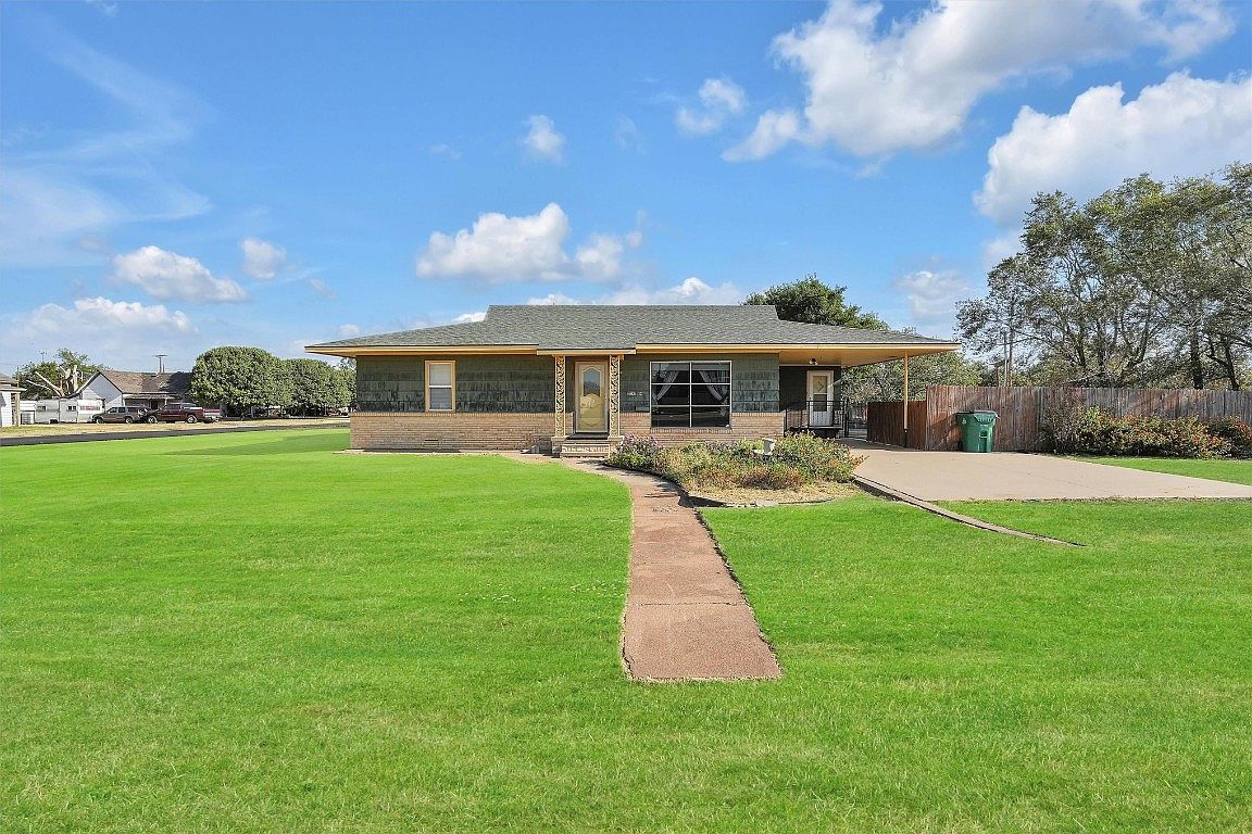 403 13th St, Snyder, OK 73566 Zillow