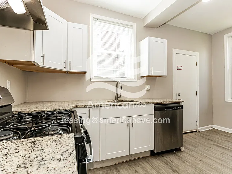 987180_007_kitchen_13865856.jpg