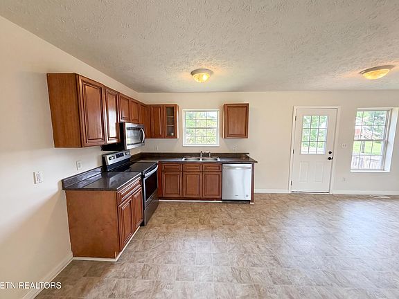 2nd image of 4509 Primrose Cir