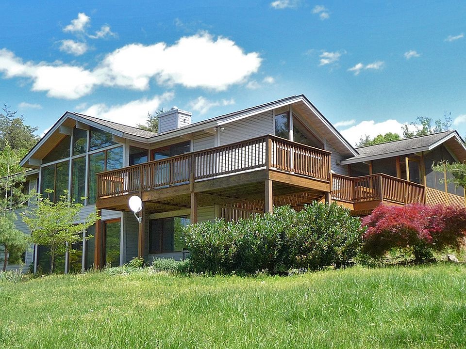 Back view of 2949 Riggory Ridge Rd