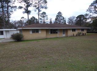 369 2nd St, Baxley, GA 31513