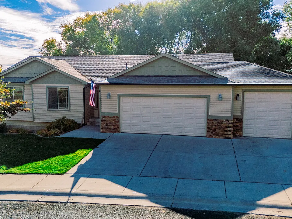 1105 N Courtney Ct