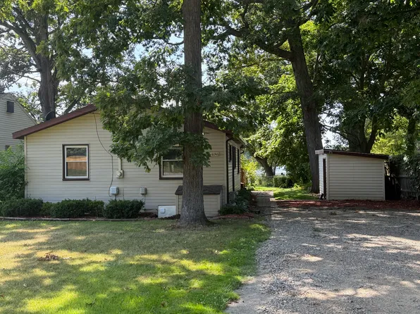 1690 S Hughes Rd, Brighton, MI 48114
