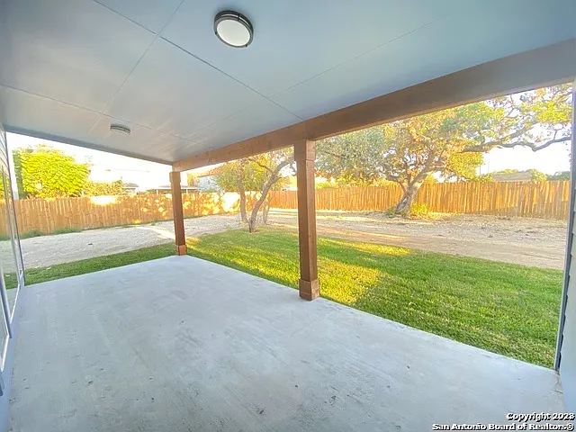 2126 Village Pkwy — Photo 44