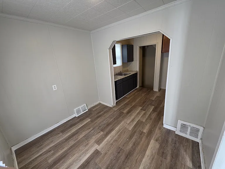 8461 Plainview Ave — Photo 30